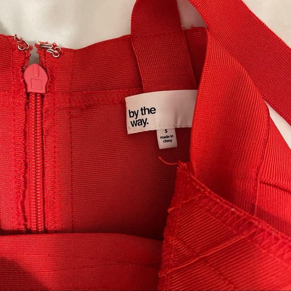 Nessa Deep V Bandage Dress in Red Size S - Picture 8 of 9